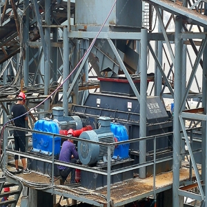 中型無篩底雙級破碎機發貨 發往云南