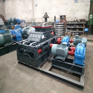 中小型直連式對輥破碎機(jī)發(fā)貨兩臺(tái) 發(fā)往河南