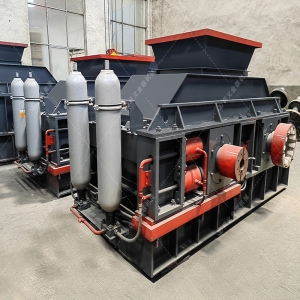 1200x800大型液壓直聯對輥破碎制砂機發往河南