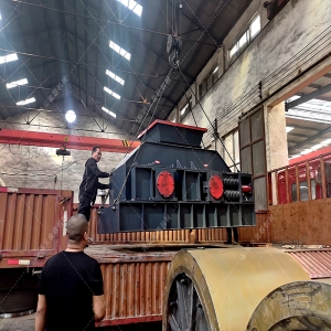 2PG1500x800大型破碎設備液壓對輥破碎機發貨圖片