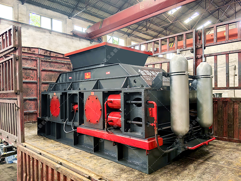 1200x800大型液壓直聯對輥破碎制砂機發往河南