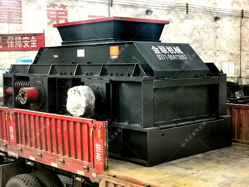 單臺大型對輥式制砂機(jī)設(shè)備發(fā)貨圖片