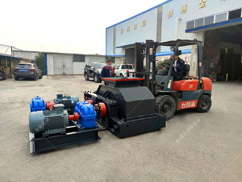 800x600中型對輥制砂機 制砂機設備發貨圖片