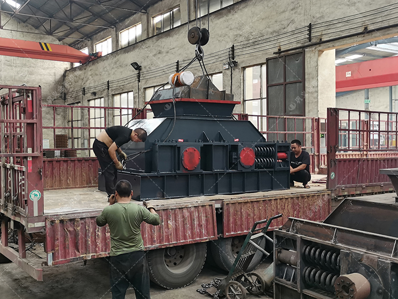 2PG1200x800型對輥制砂機發貨 單臺制砂機發往陜西