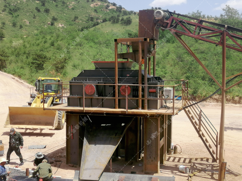 花崗巖制成沙子用對輥制沙機還是沖擊制砂機,哪個好用? 花崗巖制成沙子用對輥制沙機還是沖擊制砂機,哪個好用?