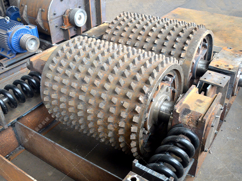 雙齒輥破碎機如何調間隙？