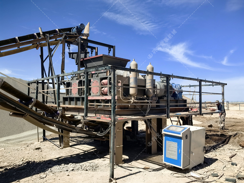 在挑選白云石對輥破碎機生產廠家時，該考慮哪些因素呢？